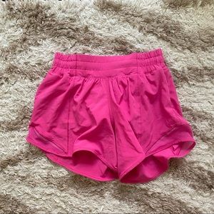 lululemon sonic pink hotty hot shorts, sz 2 tall 4”